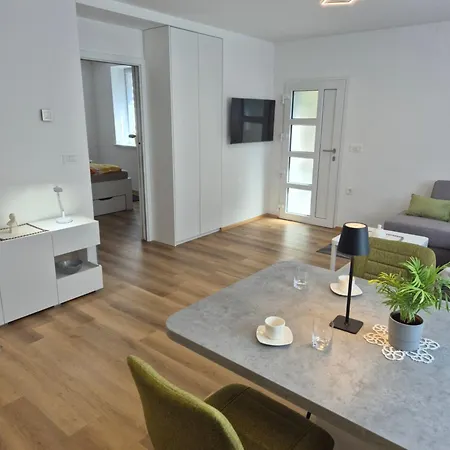 Sunny Barbara Apartment *